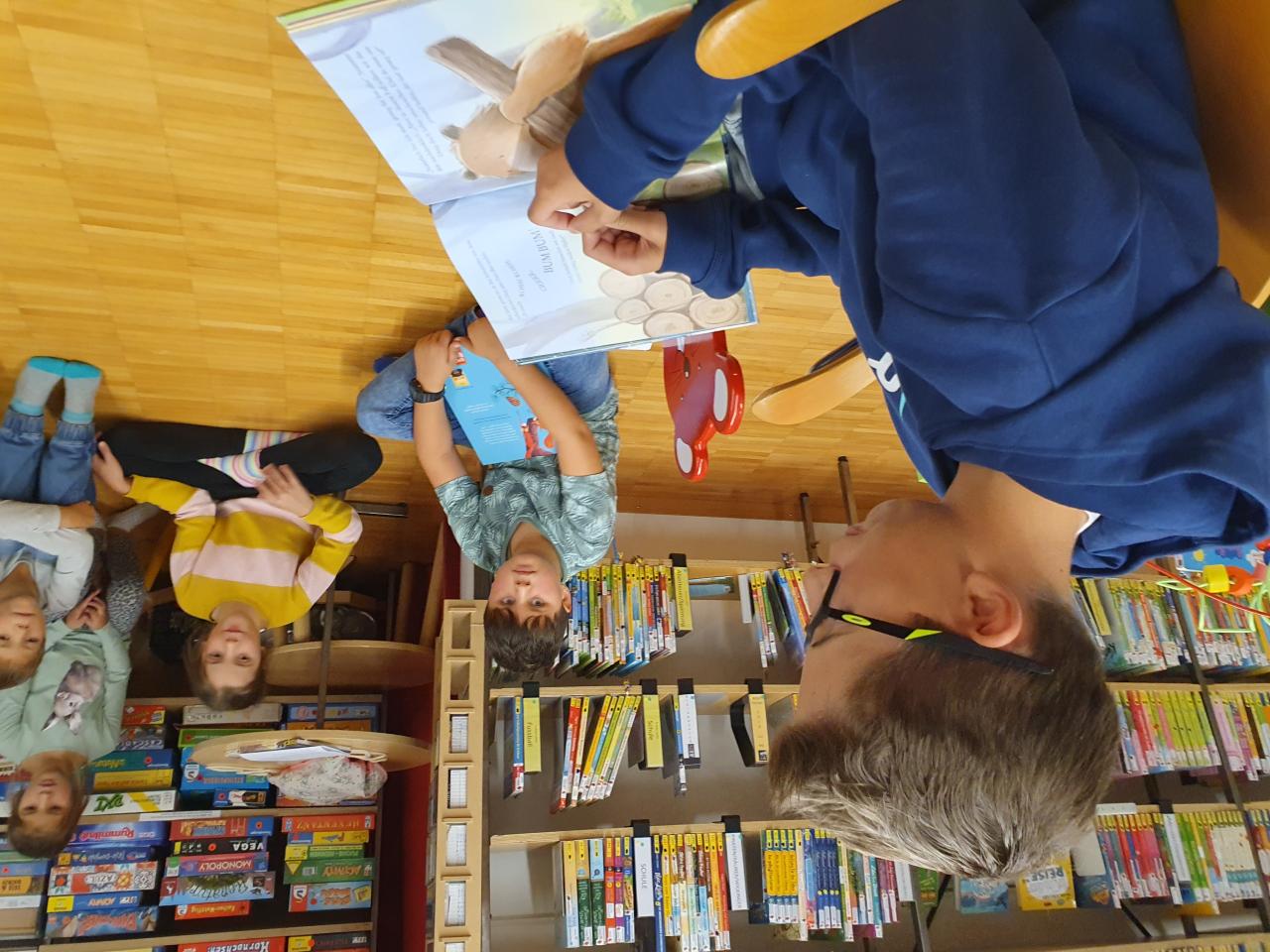 Kinder lesen für Kinder