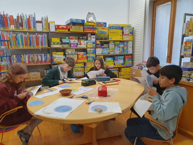 Sternenkarte basteln in der Bibliothek Satteins