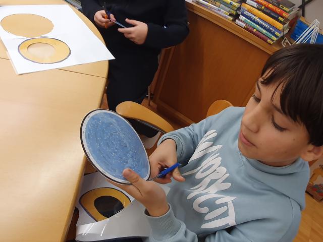 Sternenkarte basteln in der Bibliothek Satteins