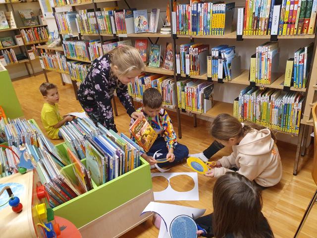 Sternenkarte basteln in der Bibliothek Satteins